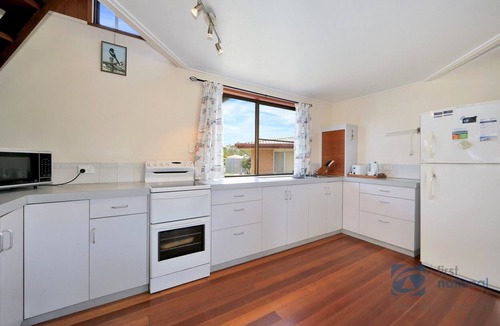 Woodgate House | Lowset A-Frame Cottage