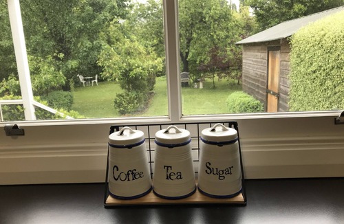 Bowral Cottage | Lulu's Cottage, a hidden gem — short stroll to Bowral CBD