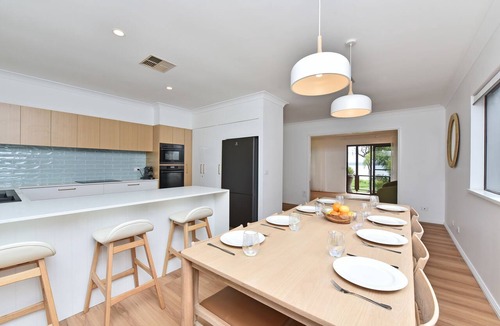 Corlette House | Luna at Corlette - Double story family home