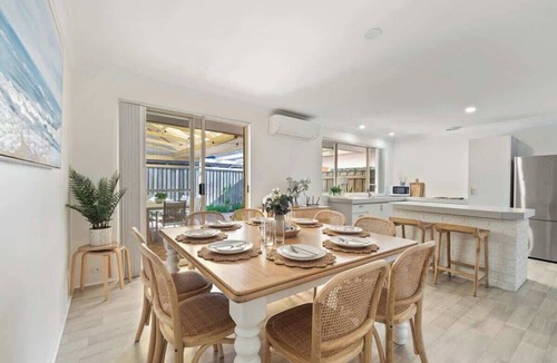 Quindalup House | Luna Getaway—Spacious Family Escape by the Coast