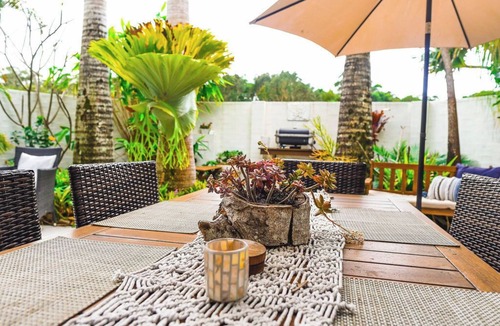 North Creek House | Lush Oasis in Downtown Lennox