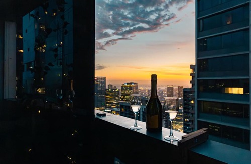 Melbourne Central Business District Apartment | Lux 2BR CBD Apartment with Pool Spa Gym and City Views