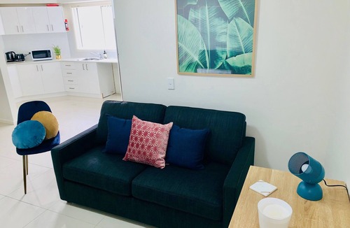 Oxley Park House | Lux 5 Star, New House, Sleeps 6, Air con