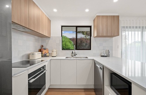 Port Willunga House | Lux coastal retreat 400m to the beach & the gateway to McLaren Vale wine region