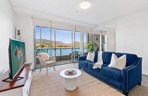 Cairns Central Business District Apartment | Lux Waterfront at Harbour Lights, prime location, Pool, Gym, Sauna