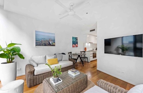 Newstead Apartment | Luxe 2bed/2Bath/Park in Newstead