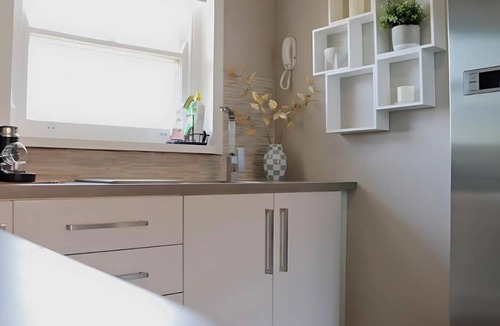 Wollongong CBD Apartment | Luxe 2BR Unit - Pet Friendly - Walk To Beach - CBD