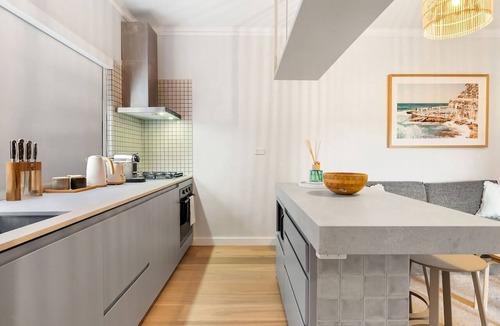 North Bondi Apartment | Luxe 2BR w Smart TV Steps from Bondi Beach