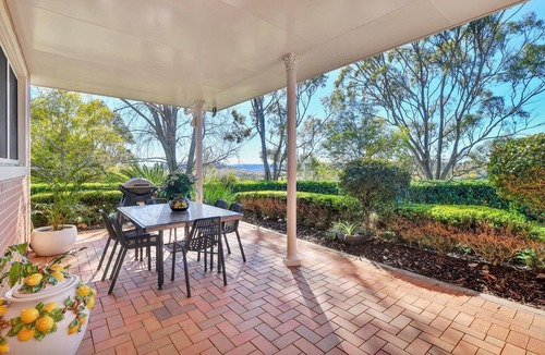 Cotswold Hills House | Luxe Hidden Toowoomba Estate | Lavish Home with Stunning Gardens