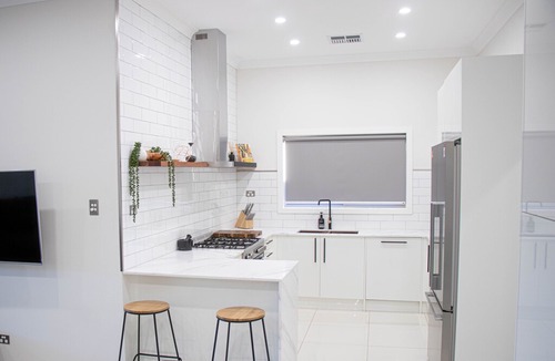Broken Hill House | Luxe on Lane -Luxury 4 Bedrooms, Central location