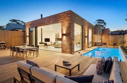 Flinders House | LUXE Poolside living, in the heart of Flinders
