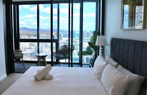 Fortitude Valley Apartment | Luxe-Valley 2BR 2Bath Infinity Pool