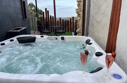 Neranwood Villa | Luxurious Villa at On Eagle Wings Mountain Retreat & Spa with Breakfast Included