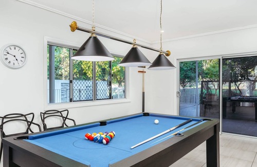 Rochedale House | Luxurious Designer Mansion with Garden Paradise