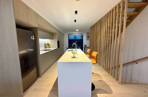 Essendon Apartment | Luxurious Modern and contemporary apartment