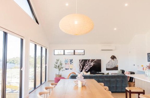 Sullivan's Cove Villa | Luxurious Waterfront home in the North of Hobart
