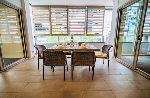 Camperdown Apartment | Luxury 2 BR | Pool Gym Parking Sydney CBD getaway