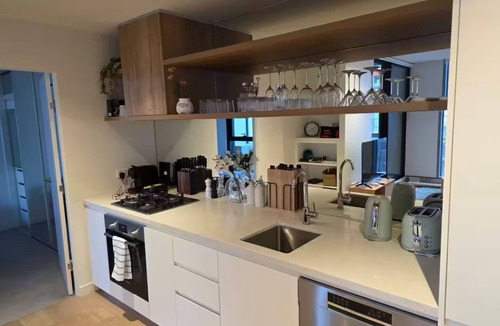 South Melbourne Apartment | Luxury 2BR | City Views | Heated Pool | Southbank
