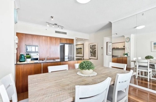 Gold Coast Apartment | Luxury 3BR Ocean View Apartment | Walk to Beach