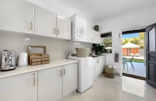 Golden Beach House | Luxury 4BD Retreat with Pool - 400m to Golden Beach