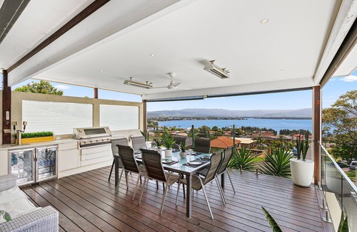 Mount Warrigal House | Luxury 5-Bedroom Family Retreat | Heated Resort Pool, Waterslide & Lake Views
