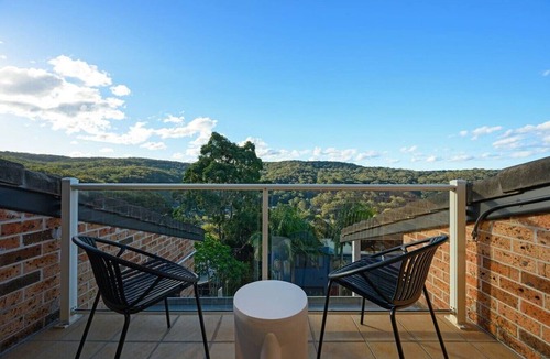 Tascott House | Luxury 6BR | Pool, Views & Designer Home