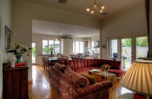 Point Lonsdale House | Luxury Accessible Coastal Retreat for Families, Friends & Golf Getaways