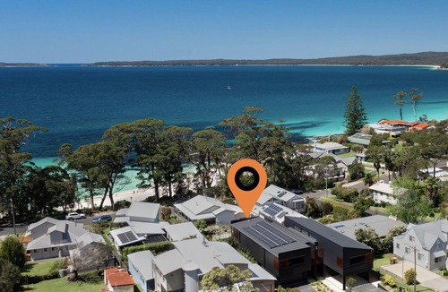 Hyams Beach House | Luxury Beach House - Stay 2 nights and get 1 night FREE T & C's apply