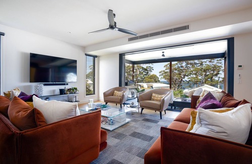 Hyams Beach House | Luxury Beach House - Stay 2 nights and get 1 night FREE T & C's apply