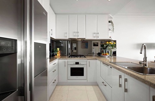 Albert Park Apartment | Luxury Beachfront Apartment | Spectacular Bay Views, Pool, Sauna & Gym