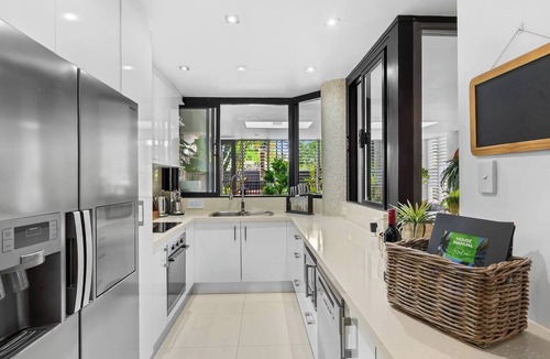 Cairns North Apartment | Luxury Beachfront Apartment with Direct Pool Access