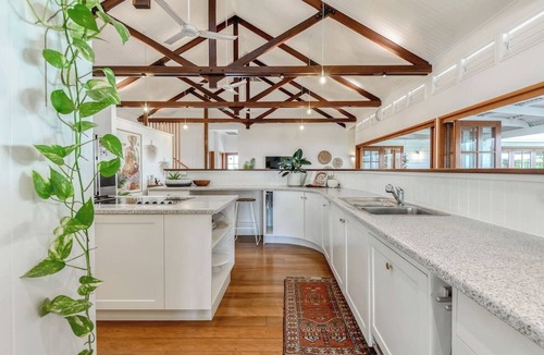 Kewarra Beach House | Luxury beachfront home 20 minutes from Cairns CBD