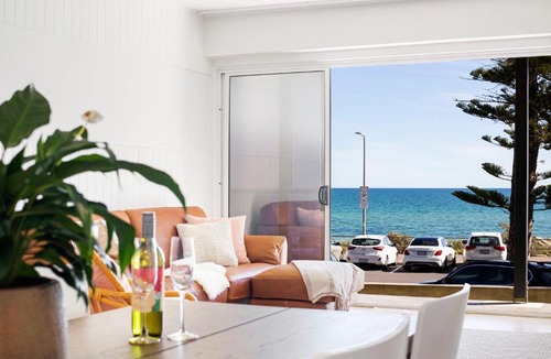Henley Beach Apartment | Luxury Beachfront Retreat on Henley Beach Esplanade