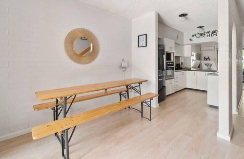 Wagga Wagga Apartment | Luxury by the Lagoon. Water Views. 3 Min to CBD.