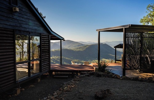 Vacy Cabin | Luxury cabin w/private spa, epic valley views & resident wildlife!