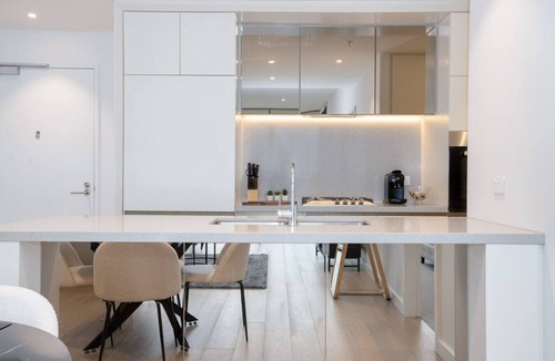 Chinatown Apartment | Luxury CBD 3BR | Pool, Fireworks Views