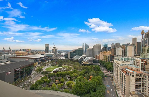 Chinatown Apartment | Luxury CBD 3BR | Pool, Fireworks Views