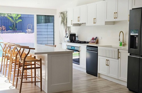 Anna Bay House | Luxury coastal house, pool, walk to shop & beach