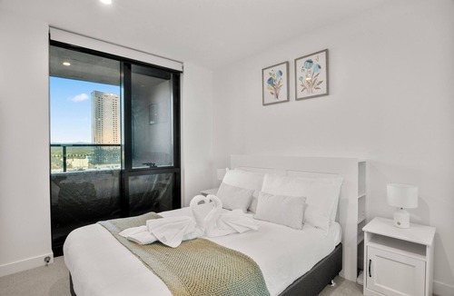 Box Hill Apartment | Luxury & Cozy Box Hill living | Shared Pool & Gym