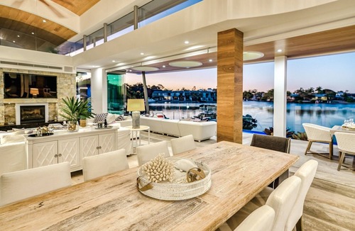 Noosaville House | Luxury Ghost Estate on the Noosa Sound