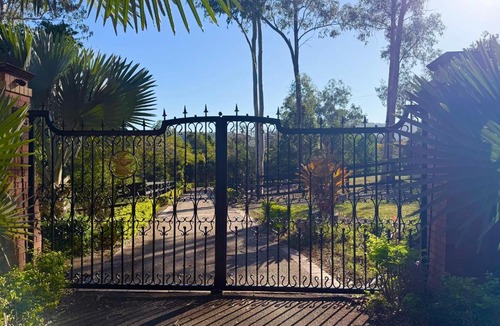 Gold Coast City Villa | Luxury Gold Coast Mountain View Villa with pool