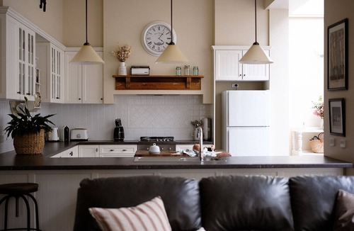 Tumut House | Luxury heritage property in the snowy valleys. More than a bed for the night.
