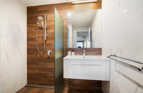 Montville Apartment | Luxury Hinterland Retreat - Family Suite with Hinterland and Ocean Views