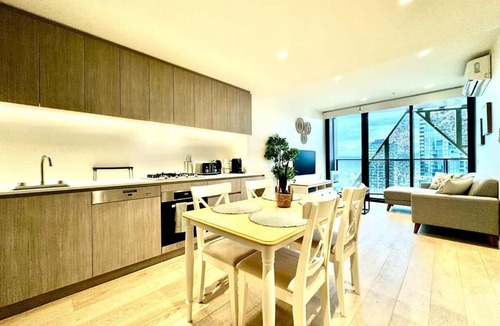 Adelaide Central Business District Apartment | Luxury Living - Beautiful 1BR Apt in Rundle Mall