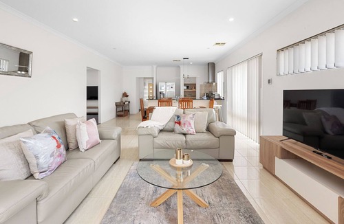 Alkimos House | Luxury Modern Coastal Retreat near Beach and Parks