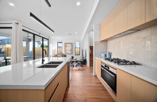 Mount Gravatt East House | Luxury New Home| Prime Location|Easy City Access