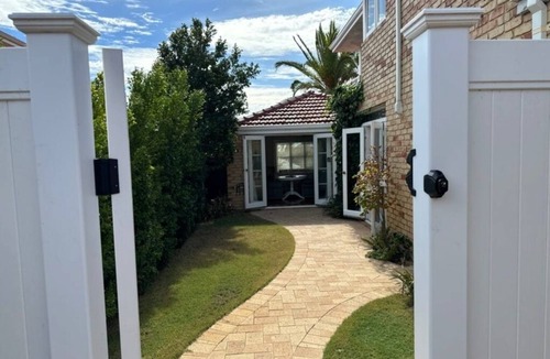 Kallaroo Apartment | Luxury Oceanside Boutique Retreat