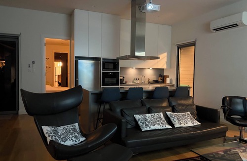 Duffys Forest Apartment | Luxury Paradise Country Suite, Nature Retreat and Private Chef Fine dining