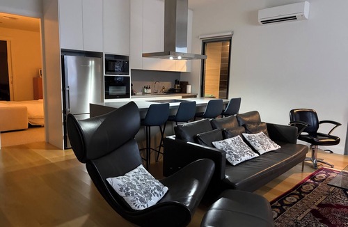 Duffys Forest Apartment | Luxury Paradise Country Suite, Nature Retreat and Private Chef Fine dining