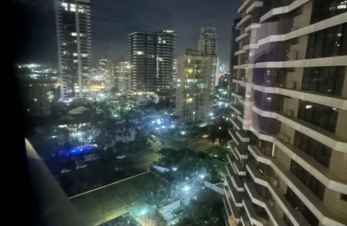 Main Beach Apartment | Luxury Pearl Main Beach Apartment | Walk to the Beach
